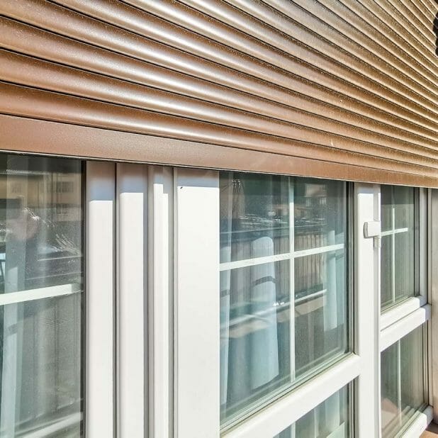 Volet roulant aluminium sur mesure par Garabello Fermeture Coloris marron